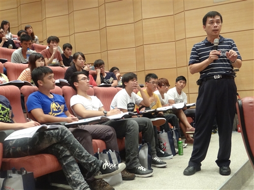 Office of Student Services Holds 2013 Symposium of Leaders in TKU Students Associations