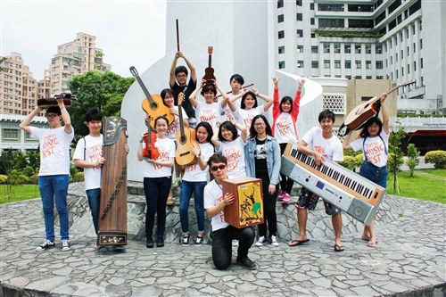 14個社團聯合舉辦「第一屆淡江大學音樂節」。
