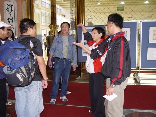 新加坡國立大學及中華民國水上救生國家代表隊與本校進行救生交流，藉由簡報及表演賽等交流，增加本校同學對水上救生的認識。