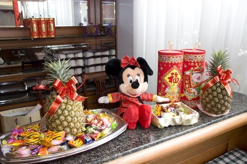 本校戊子年新春團拜茶會於2月18日（星期一）上午10時在淡水校園覺生國際會議廳舉行，團拜活動由校長張家宜主持，祝賀全體同仁在新的一年好運「鼠」不完。