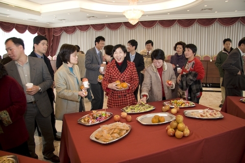 本校戊子年新春團拜茶會於2月18日（星期一）上午10時在淡水校園覺生國際會議廳舉行，團拜活動由校長張家宜主持，祝賀全體同仁在新的一年好運「鼠」不完。