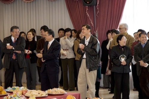 本校戊子年新春團拜茶會於2月18日（星期一）上午10時在淡水校園覺生國際會議廳舉行，團拜活動由校長張家宜主持，祝賀全體同仁在新的一年好運「鼠」不完。