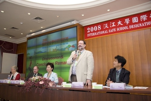 世界衛生組織WHO國際安全學校委員會主席Mr. Max L. Vosskuhler等一行人，蒞校進行國際安全學校（International Safe Schools，簡稱ISS）認證訪視，本校向全世界第一所大學通過健康安全校園認證邁進。