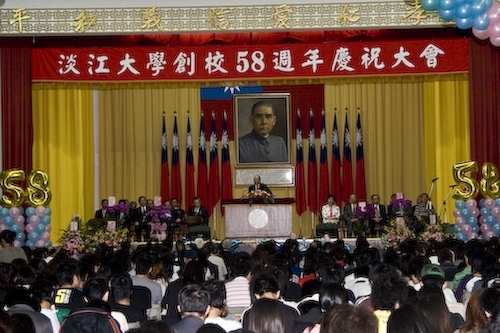 慶祝本校58週年校慶，11月8日上午，在淡水校園學生活動中心舉行慶祝大會，頒發淡江金鷹獎、捐款及勸募感謝獎，並為返校校友舉辦歡迎茶會，下午在蘭陽校園舉行梅園「以介眉壽」雅石揭幕儀式，同賀淡江生日快樂。