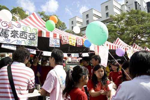 以「蛋捲卡樂町」為主題的第6屆蛋捲節粉墨登場，包括「蛋捲歡樂吧」、「蛋捲繽紛樂」、「綿綿蛋捲情」、「血拼蛋捲節」等精采的活動炒熱58週年校慶氣氛。