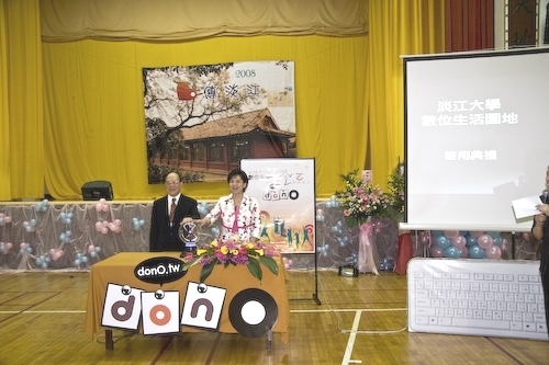 慶祝本校58週年校慶，11月8日上午，在淡水校園學生活動中心舉行慶祝大會，頒發淡江金鷹獎、捐款及勸募感謝獎，並為返校校友舉辦歡迎茶會，下午在蘭陽校園舉行梅園「以介眉壽」雅石揭幕儀式，同賀淡江生日快樂。