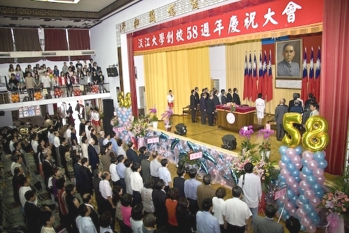 慶祝本校58週年校慶，11月8日上午，在淡水校園學生活動中心舉行慶祝大會，頒發淡江金鷹獎、捐款及勸募感謝獎，並為返校校友舉辦歡迎茶會，下午在蘭陽校園舉行梅園「以介眉壽」雅石揭幕儀式，同賀淡江生日快樂。