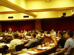 本校96學年度將延攬52名教師，除要求教學與研究能力外，具備教授資格或能以英語授課者優先考慮，以提升學生學習成效。