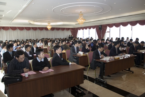 本校財務金融學系在淡水校園覺生國際會議廳舉辦「2006海峽兩岸財金趨勢研討會」（第四屆財務金融及財金未來學術暨實務研討會），會中邀請校長張家宜開幕致詞，另邀集國內、中國大陸及美國知名學者與會。