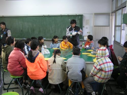 本校彰化校友會的學生於1月29至2月1日至彰化青山國小，進行冰原歷險記育樂營的活動，藉由教育性與康樂性活動讓小朋友學習有別於日常的知識。