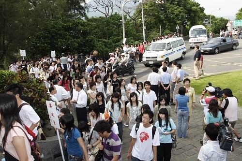96學年度新生開學典禮暨入學講習於11及12兩日在淡水校園舉行，校長張家宜親臨主持，新生登上克難坡開啟三環五育的教育大門。