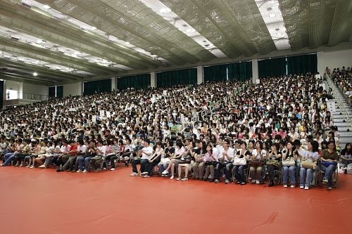 96學年度新生開學典禮暨入學講習於11及12兩日在淡水校園舉行，校長張家宜親臨主持，新生登上克難坡開啟三環五育的教育大門。