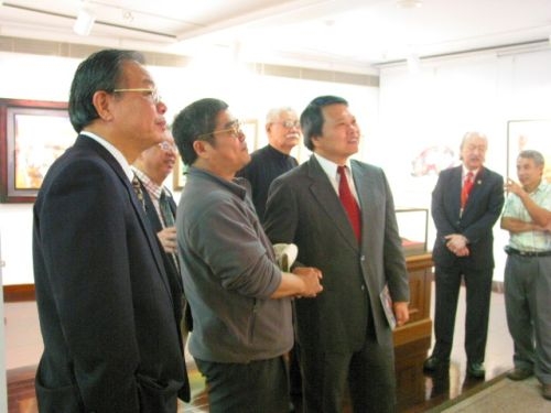 本校自即日起至10月底於文錙藝術中心展覽廳展出「今日有約」畫展，讓欣賞者體驗鮮明而異質繽紛的藝術風華。教育部周燦德次長與本校張家宜校長共同主持開幕茶會。