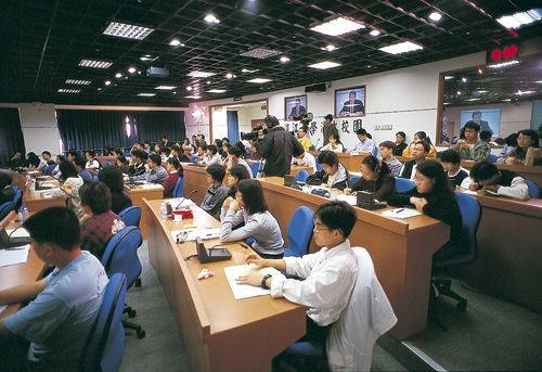 「世界大學網路排名」本校勇奪全球第463名、亞洲第31名、台灣地區第7名，更高居私校第一。