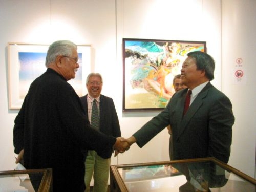 本校自即日起至10月底於文錙藝術中心展覽廳展出「今日有約」畫展，讓欣賞者體驗鮮明而異質繽紛的藝術風華。教育部周燦德次長與本校張家宜校長共同主持開幕茶會。