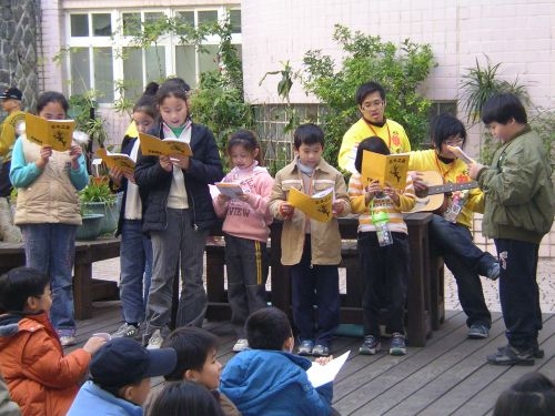 本校學生社團康樂輔導社同學主辦的96竹圍國小冬令營-花冬之旅活動在淡水竹圍國小舉行。