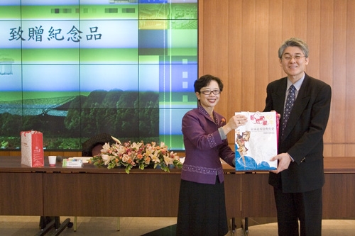 國立台灣藝術大學張浣芸副校長率該校一、二級主管及同仁於2月7日下午蒞校參訪，本校高柏園行政副校長親自接待並主持綜合座談。