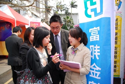 Cheers雜誌持續針對國內1000大企業進行「2008年台灣1000大企業人才策略與最愛大學生調查」，結果本校再次蟬聯私校第1名，印證了企業期待的人才就在淡江。