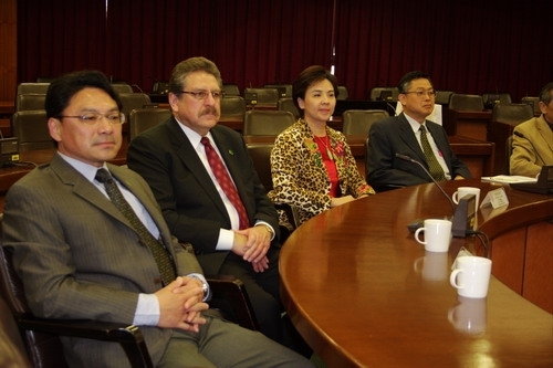 美國加州州立大學沙加緬度分校（California State University, Sacramento）校長Dr. Alexander Gonzalez及副校長Dr. Ming-Tung Lee蒞校訪問，研議兩校學生之研習計畫、深耕藍海策略及落實集體協作。