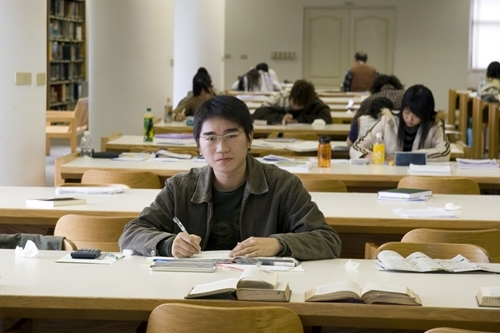 為配合世界閱讀日，本校覺生紀念圖書館舉辦一連串贈書、換書與獎勵活動，呼籲全校教職員工生充分利用圖書館，並養成天天閱讀的良好習慣。