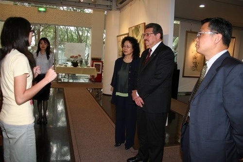 美國加州州立大學沙加緬度分校（California State University, Sacramento）校長Dr. Alexander Gonzalez及副校長Dr. Ming-Tung Lee蒞校訪問，研議兩校學生之研習計畫、深耕藍海策略及落實集體協作。