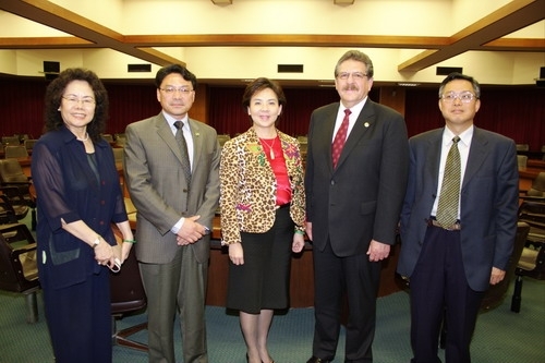 美國加州州立大學沙加緬度分校（California State University, Sacramento）校長Dr. Alexander Gonzalez及副校長Dr. Ming-Tung Lee蒞校訪問，研議兩校學生之研習計畫、深耕藍海策略及落實集體協作。