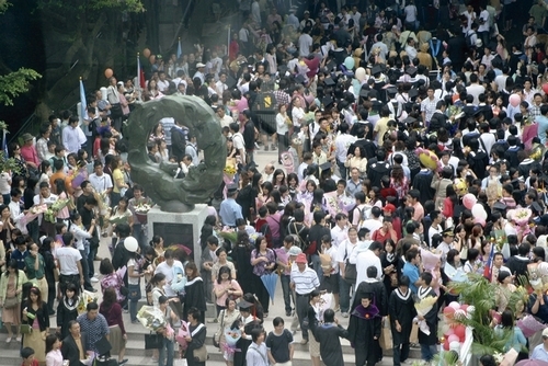 Cheers雜誌持續針對國內1000大企業進行「2008年台灣1000大企業人才策略與最愛大學生調查」，結果本校再次蟬聯私校第1名，印證了企業期待的人才就在淡江。