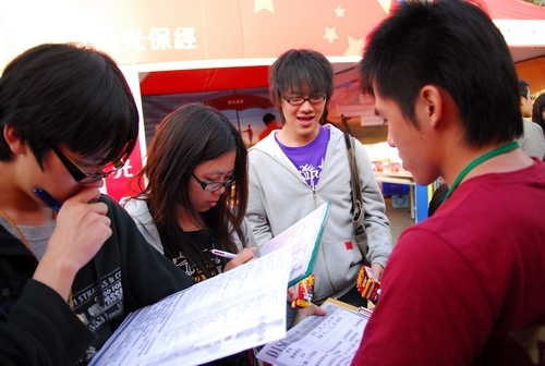 Cheers雜誌持續針對國內1000大企業進行「2008年台灣1000大企業人才策略與最愛大學生調查」，結果本校再次蟬聯私校第1名，印證了企業期待的人才就在淡江。