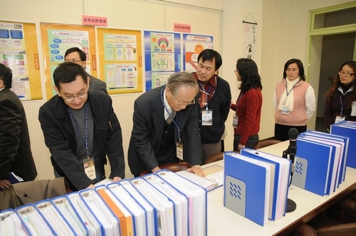 「第3屆淡江品質獎」於1月15日進行複審，評選本校97學年度推行「全面品質管理」績效卓越的單位。校長張家宜將於20日歲末聯歡會上宣布及頒獎給獲獎單位。