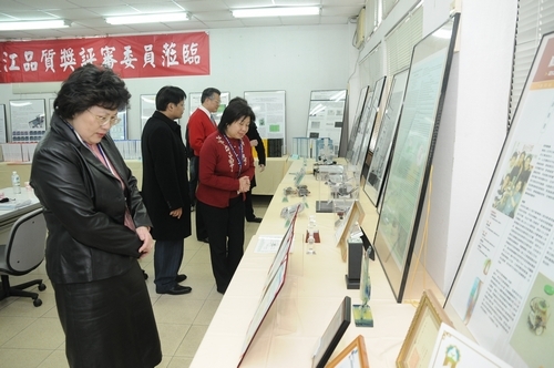 「第3屆淡江品質獎」於1月15日進行複審，評選本校97學年度推行「全面品質管理」績效卓越的單位。校長張家宜將於20日歲末聯歡會上宣布及頒獎給獲獎單位。