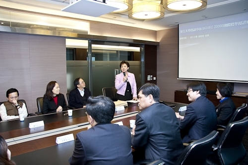 本校為全球第一個通過ISO 20000資訊服務管理國際標準認證之學術單位，校長張家宜親自出席1月6日頒證典禮。結合之前通過ISO 27001資訊安全管理國際標準認證，本校資訊成本投資發揮了最大的資訊服務價值，同時也兼顧資訊風險管理的需求。