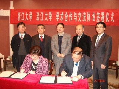 本校張家宜校長於1月8日率團訪問中國大陸浙江大學，並於當日下午與該校校長楊衛共同簽署學術合作與交流協議，兩校將進一步展開學術交流合作，共同培育國際化之人才。