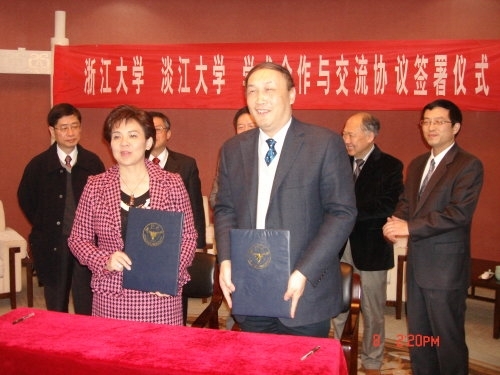 本校張家宜校長於1月8日率團訪問中國大陸浙江大學，並於當日下午與該校校長楊衛共同簽署學術合作與交流協議，兩校將進一步展開學術交流合作，共同培育國際化之人才。