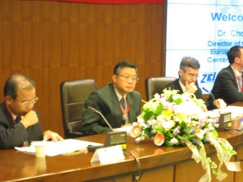 國內首次與歐洲的大學合辦暑期研習班於7月16日上午在本校淡水校園驚聲國際會議廳熱鬧的舉行開幕儀式。讓學生學習歐盟內部的政策、統合、經濟及接觸國際一流學者。