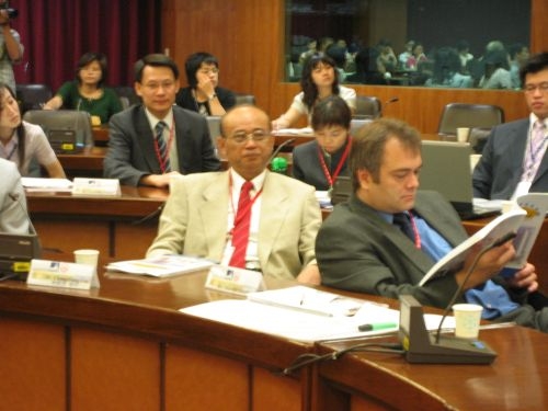 國內首次與歐洲的大學合辦暑期研習班於7月16日上午在本校淡水校園驚聲國際會議廳熱鬧的舉行開幕儀式。讓學生學習歐盟內部的政策、統合、經濟及接觸國際一流學者。