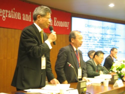 國內首次與歐洲的大學合辦暑期研習班於7月16日上午在本校淡水校園驚聲國際會議廳熱鬧的舉行開幕儀式。讓學生學習歐盟內部的政策、統合、經濟及接觸國際一流學者。