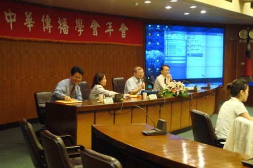 主題為「創新、典範與公共性」的2007年中華傳播學會年會，在淡水校園舉行，約百位以上之國內外傳播學界與實務工作者共同參與此次年會。