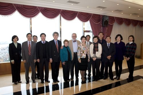 美國史丹佛大學前教育學院院長J. Myron Atkin教授應邀蒞校訪問，並於3月7日上午在淡水校園覺生國際會議廳做「科學教育的趨勢與議題」專題演講。