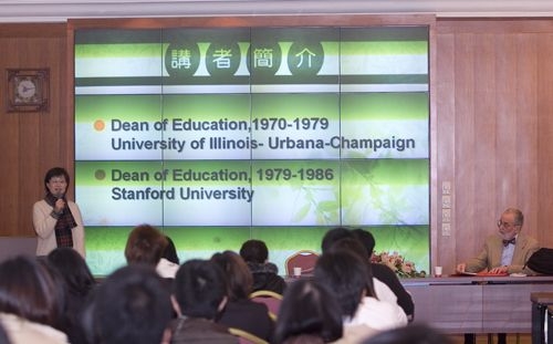 美國史丹佛大學前教育學院院長J. Myron Atkin教授應邀蒞校訪問，並於3月7日上午在淡水校園覺生國際會議廳做「科學教育的趨勢與議題」專題演講。