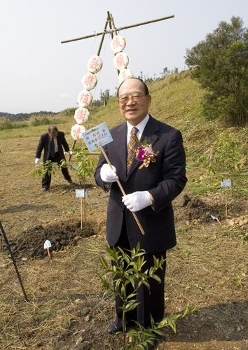 在蘭陽校園舉行淡蘭三月天歡樂植樹情活動與雪山隧道雕塑揭幕儀式，由創辦人張建邦、校長張家宜、宜蘭縣長夫人吳美鈴女士、礁溪鄉長林政盛和林務局林鴻忠處長等共同主持