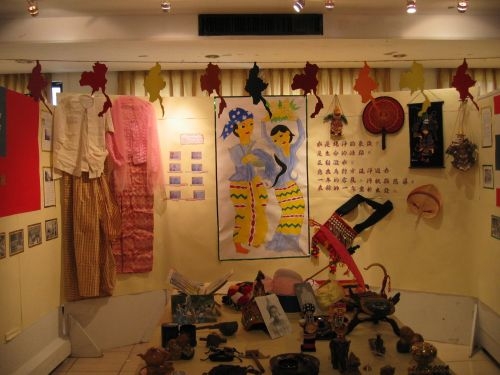 2007年僑生週僑居地節慶文物特展，由行政副校長高柏園等主管共同主持開幕典禮。多才多藝的僑生在開幕時演出祥獅獻瑞、廿四節令鼓、印尼傳統舞蹈、中國民俗技藝扯鈴等一連串的精彩表演。