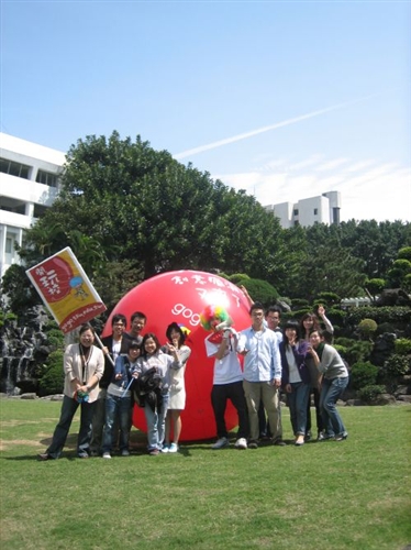 文學院創意學習與創新產學中心創意瘋潮大賽又來了，邀同學一起「開始玩學校」。凡是能讓淡江更好、更好玩的創意至3月底前都可投稿參賽，把點子大聲說出來。