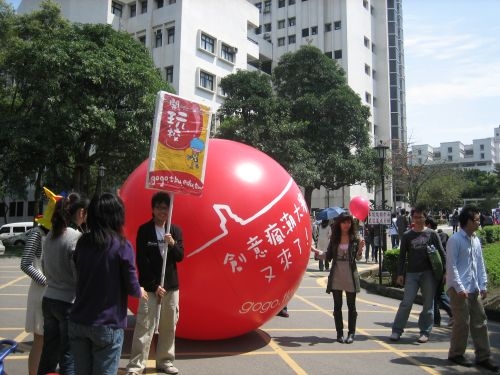 文學院創意學習與創新產學中心創意瘋潮大賽又來了，邀同學一起「開始玩學校」。凡是能讓淡江更好、更好玩的創意至3月底前都可投稿參賽，把點子大聲說出來。