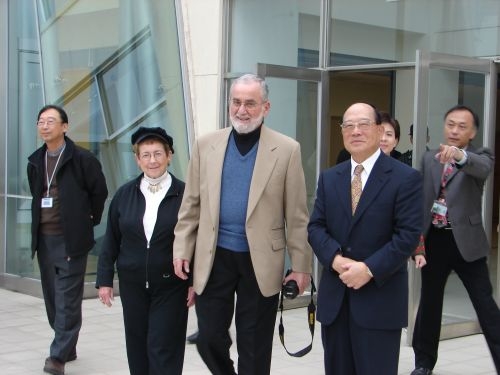 美國史丹佛大學前教育學院院長J. Myron Atkin教授應邀蒞校訪問，並於3月7日上午在淡水校園覺生國際會議廳做「科學教育的趨勢與議題」專題演講。