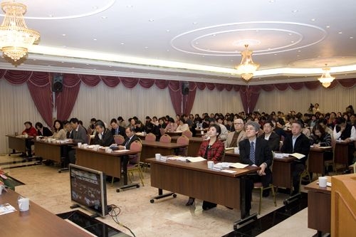 主題為「國家品質獎申請之研習」的95學年度全面品質管理研習會，在淡水校園覺生及驚聲國際會議廳兩會場同步舉行，全校一二級主管、秘書及行政人員分兩梯次參與。