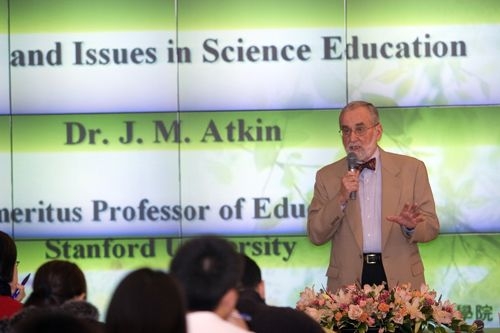 美國史丹佛大學前教育學院院長J. Myron Atkin教授應邀蒞校訪問，並於3月7日上午在淡水校園覺生國際會議廳做「科學教育的趨勢與議題」專題演講。