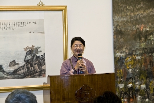 本校典藏美術展即日起至4月7日在國立台灣民主紀念館一展廳展出，作品涵蓋油畫、壓克力彩、水彩、複合媒材、水墨、膠彩、書法等，以饗藝術同好，並推廣本校經營「全方位優質藝術休閒文化」之理念。