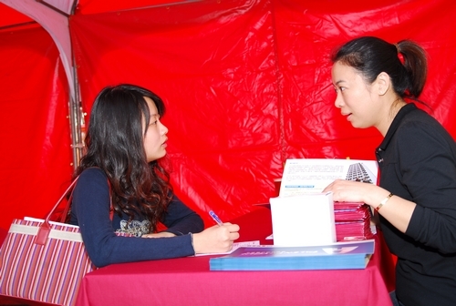 本校舉行2008年校園徵才博覽會，吸引百大企業蒞校徵才，提供完整的求職資訊，讓同學們即早熟悉就業市場情形，事先做好自我生涯規劃，以便順利與職場接軌。