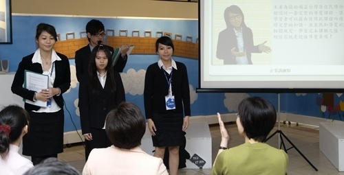 「教科畢展八戒的抉擇—2008數位學習大賞」，於本週在淡水校園商館展示廳展出，呈現同學們於大學四年來在教學設計、多媒體製作、數位學習與教材開發之專業訓練成果。