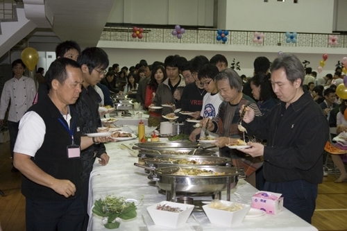 本校於春暖花開的三月天舉辦「春之饗宴」活動，熱情邀請校友返校團聚，校長張家宜特別主持歡迎茶會，讓校友瞭解母校發展現況及未來發展願景。